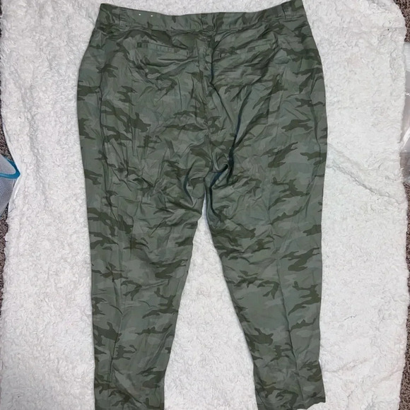 Lane Bryant Camouflage Work / Dress / Casual Womens Pants size 26 - Picture 3 of 4